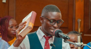 ಬಲಗೈಯಲ್ಲಿ ಭಗವದ್ಗೀತೆ ಹಿಡಿದು ಪ್ರಮಾಣವಚನ ಸ್ವೀಕರಿಸಿದ ಕೀನ್ಯಾ ಶಾಸಕ