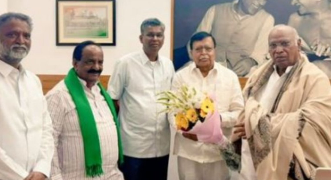 ಕ್ಲೈಮ್ಯಾಕ್ಸ್ ಹಂತಕ್ಕೆ ರಾಜ್ಯ ಕಾಂಗ್ರೆಸ್ ನಾಯಕತ್ವದ ಬಿಕ್ಕಟ್ಟು: ಸತೀಶ್ ಜಾರಕಿಹೊಳಿಗೆ ಮಾತು ಕೊಟ್ಟ AICC ಅಧ್ಯಕ್ಷ! ಏನದು?