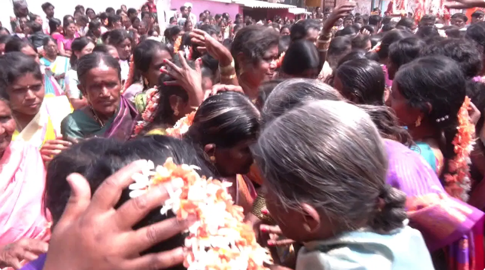 ಅತ್ತಿಗೆ-ನಾದಿನಿಯರು ತಲೆಗೆ ತಲೆ ಡಿಕ್ಕಿ ಹೊಡೆಯುವುದೇ ಹಬ್ಬ! ಚಿತ್ರದುರ್ಗ ಚಿಕ್ಕೀರಣ್ಣನ ಮಾಳಿಗೆ ಗ್ರಾಮದಲ್ಲೊಂದು ವಿಶಿಷ್ಟ ಆಚರಣೆ