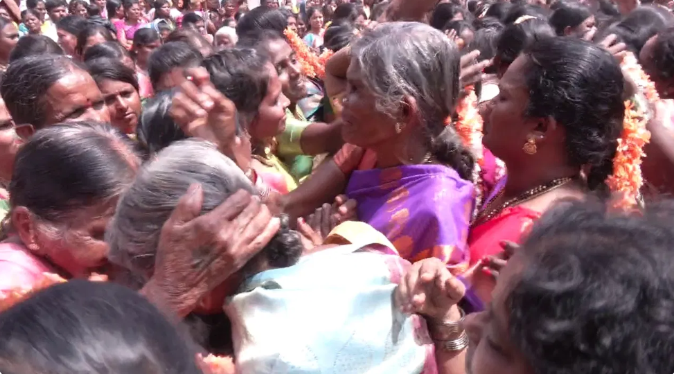 ಅತ್ತಿಗೆ-ನಾದಿನಿಯರು ತಲೆಗೆ ತಲೆ ಡಿಕ್ಕಿ ಹೊಡೆಯುವುದೇ ಹಬ್ಬ! ಚಿತ್ರದುರ್ಗ ಚಿಕ್ಕೀರಣ್ಣನ ಮಾಳಿಗೆ ಗ್ರಾಮದಲ್ಲೊಂದು ವಿಶಿಷ್ಟ ಆಚರಣೆ