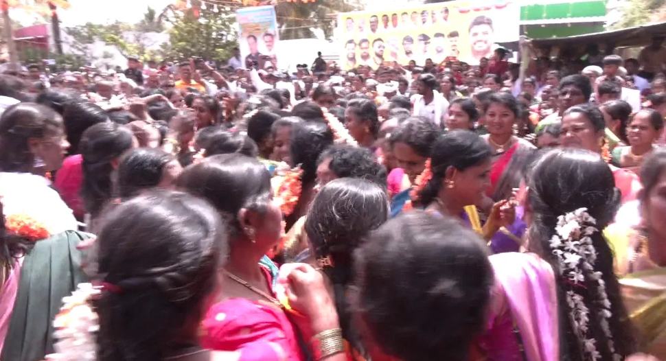 ಅತ್ತಿಗೆ-ನಾದಿನಿಯರು ತಲೆಗೆ ತಲೆ ಡಿಕ್ಕಿ ಹೊಡೆಯುವುದೇ ಹಬ್ಬ! ಚಿತ್ರದುರ್ಗ ಚಿಕ್ಕೀರಣ್ಣನ ಮಾಳಿಗೆ ಗ್ರಾಮದಲ್ಲೊಂದು ವಿಶಿಷ್ಟ ಆಚರಣೆ