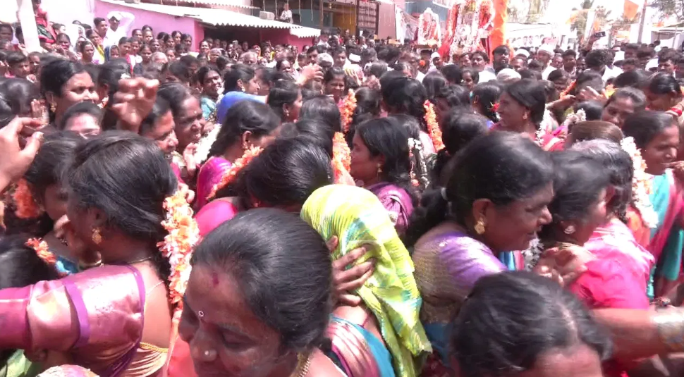 ಅತ್ತಿಗೆ-ನಾದಿನಿಯರು ತಲೆಗೆ ತಲೆ ಡಿಕ್ಕಿ ಹೊಡೆಯುವುದೇ ಹಬ್ಬ! ಚಿತ್ರದುರ್ಗ ಚಿಕ್ಕೀರಣ್ಣನ ಮಾಳಿಗೆ ಗ್ರಾಮದಲ್ಲೊಂದು ವಿಶಿಷ್ಟ ಆಚರಣೆ